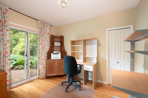 530 Queens Road E, North Vancouver, BC 