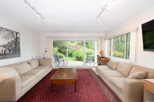 530 Queens Road E, North Vancouver, BC 