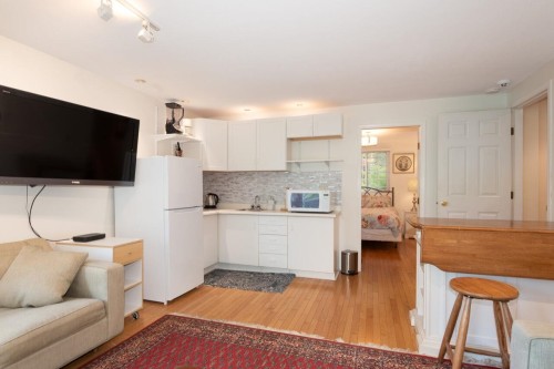 530 Queens Road E, North Vancouver, BC 