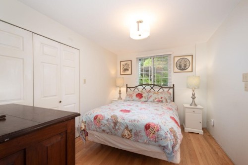 530 Queens Road E, North Vancouver, BC 