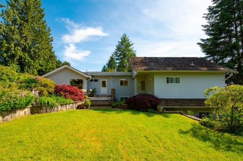 530 Queens Road E, North Vancouver, BC 