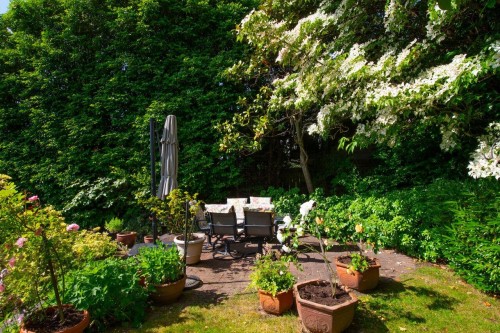 530 Queens Road E, North Vancouver, BC 