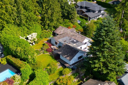 530 Queens Road E, North Vancouver, BC 