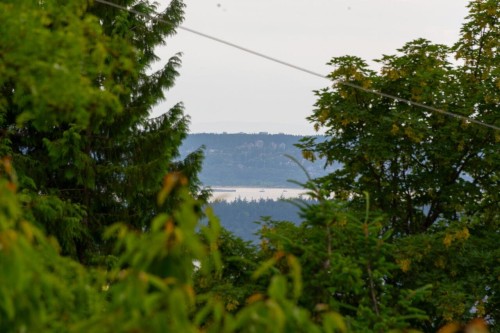 530 Queens Road E, North Vancouver, BC 