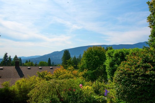 530 Queens Road E, North Vancouver, BC 