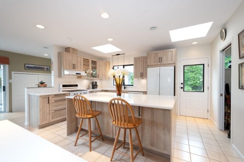 530 Queens Road E, North Vancouver, BC 