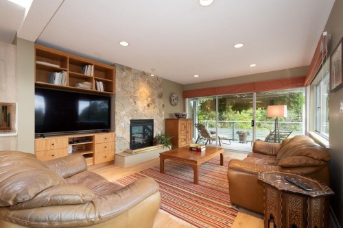 530 Queens Road E, North Vancouver, BC 