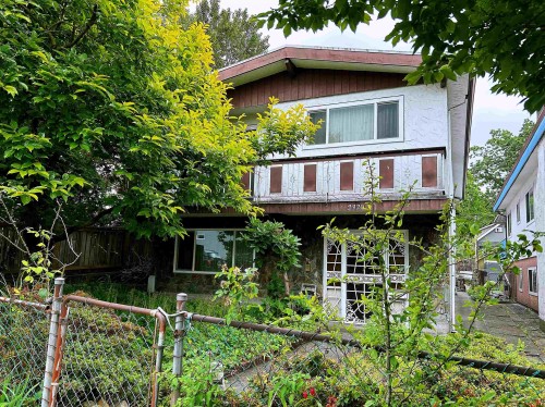 2320 1St Avenue E, Vancouver, BC 