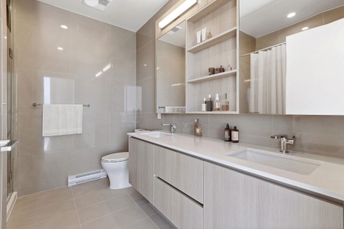 3301-618 Carnarvon Street, New Westminster, BC 