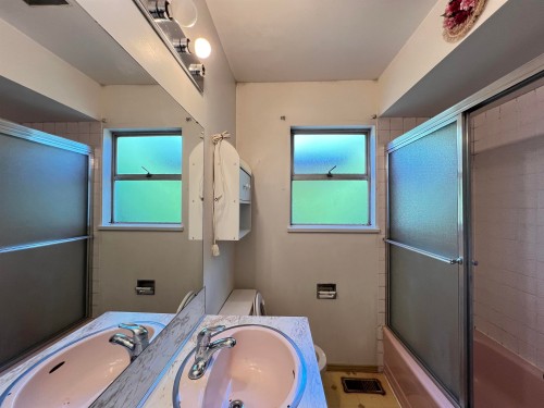 235 62Nd Avenue E, Vancouver, BC 