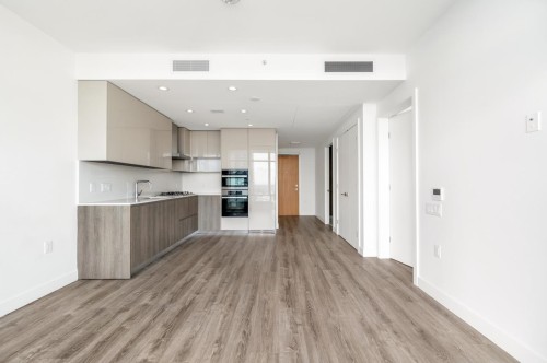 1303-6511 Sussex Avenue, Burnaby, BC 