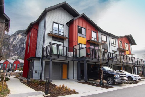 38070 Helm Way  Squamish, BC V8B 1E6