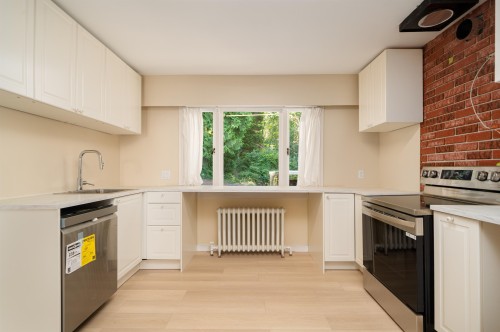 1371 Mathers Avenue, West Vancouver, BC 