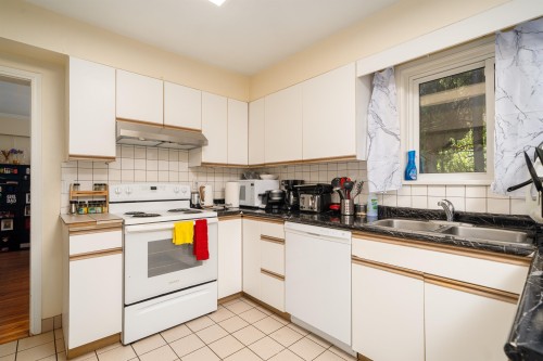 1371 Mathers Avenue, West Vancouver, BC 