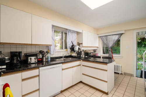 1371 Mathers Avenue, West Vancouver, BC 