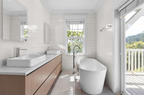 4379 Ross Crescent, West Vancouver, BC 