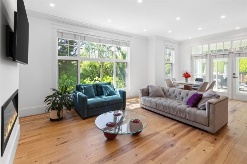 4379 Ross Crescent, West Vancouver, BC 