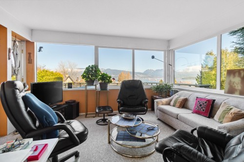 4557 4Th Avenue W, Vancouver, BC 