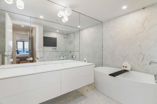 4906-1480 Howe Street, Vancouver, BC 