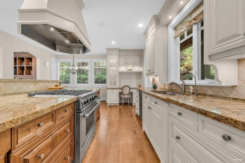 4513 Caulfeild Lane, West Vancouver, BC 