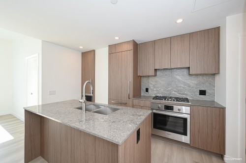 402-626 Claremont Street, Coquitlam, BC 