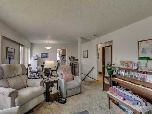 5566 49 Avenue, Delta, BC 