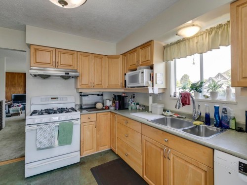 5566 49 Avenue, Delta, BC 