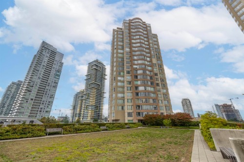 404-6240 Mckay Avenue, Burnaby, BC 