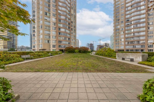 404-6240 Mckay Avenue, Burnaby, BC 