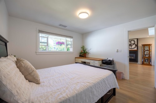 931 Sperling Avenue, Burnaby, BC 