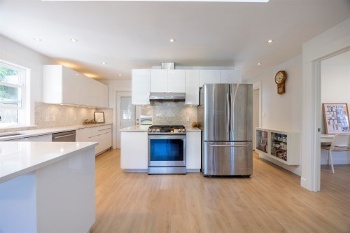 931 Sperling Avenue, Burnaby, BC 