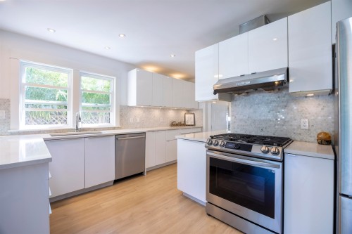 931 Sperling Avenue, Burnaby, BC 