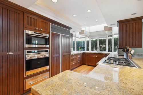 2406 Bellevue Avenue, West Vancouver, BC 