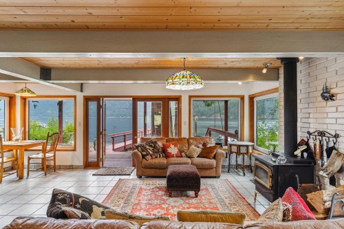 12&13 Coldwell Beach, North Vancouver, BC 