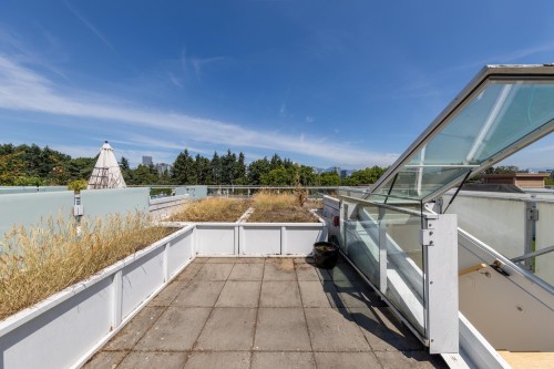 2216 Willow Street, Vancouver, BC 