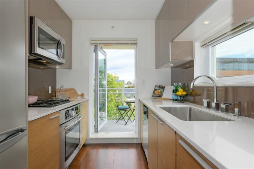 307-1808 3rd Avenue W Vancouver, BC V6J 0C4