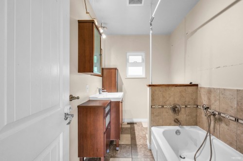 2705 Henry Street, Port Moody, BC 