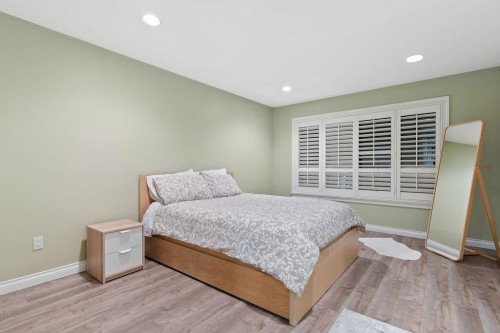 2517 Marine Drive, West Vancouver, BC 