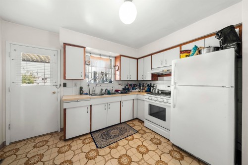 4561 Manor Street, Vancouver, BC 