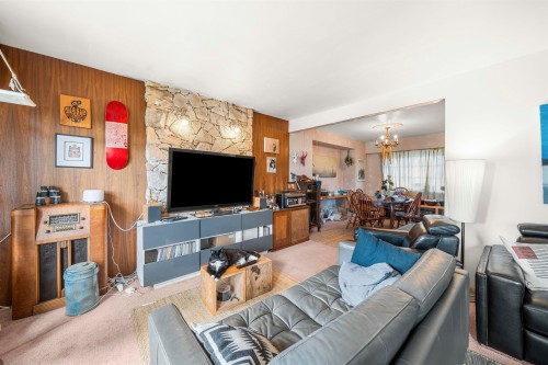 4561 Manor Street, Vancouver, BC 