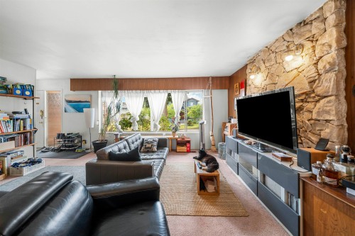 4561 Manor Street, Vancouver, BC 