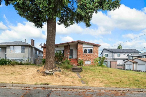 4561 Manor Street, Vancouver, BC 