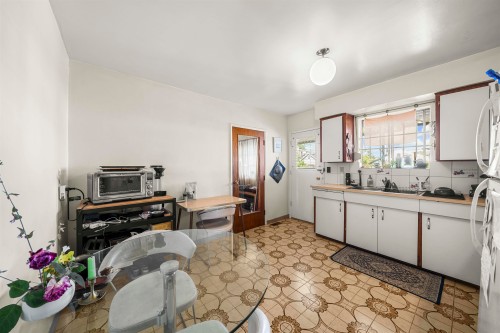 4561 Manor Street, Vancouver, BC 