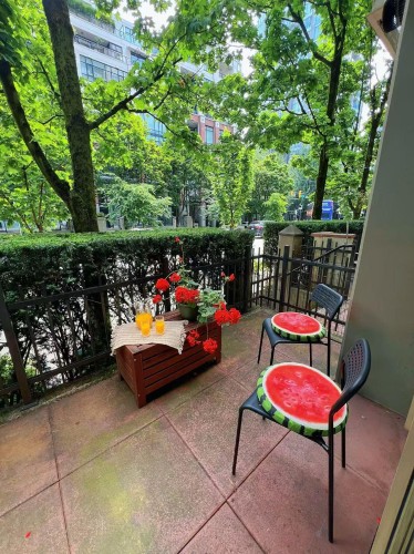 983 Richards Street, Vancouver, BC 