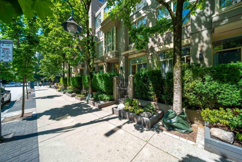 983 Richards Street, Vancouver, BC 