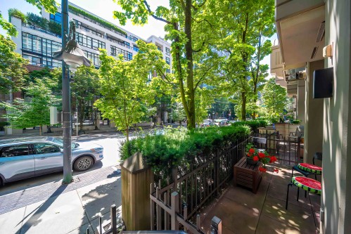 983 Richards Street, Vancouver, BC 