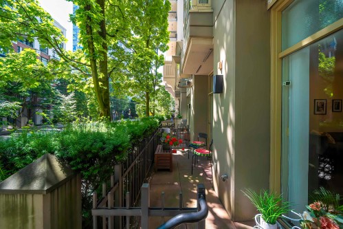 983 Richards Street, Vancouver, BC 