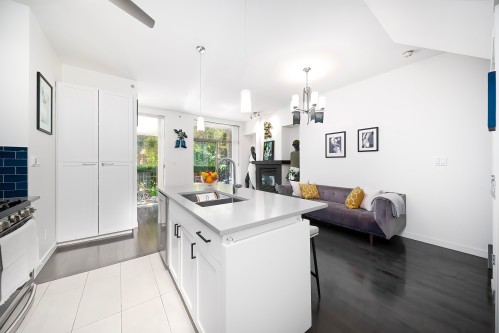 983 Richards Street, Vancouver, BC 