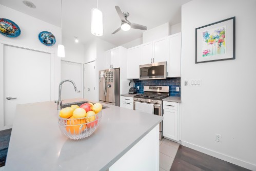 983 Richards Street, Vancouver, BC 