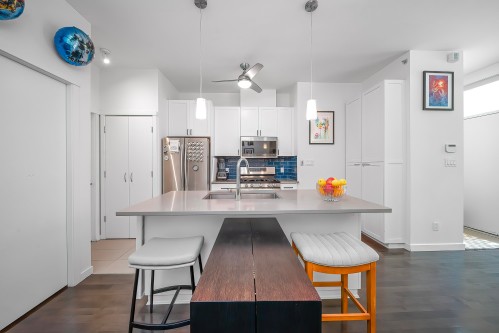 983 Richards Street, Vancouver, BC 